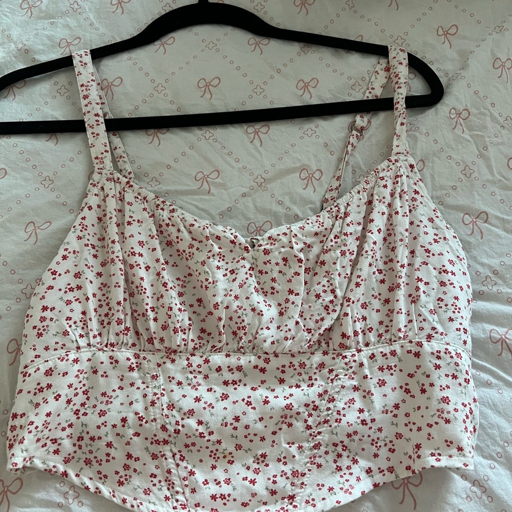 Size medium summer tops - Picture 2 of 5
